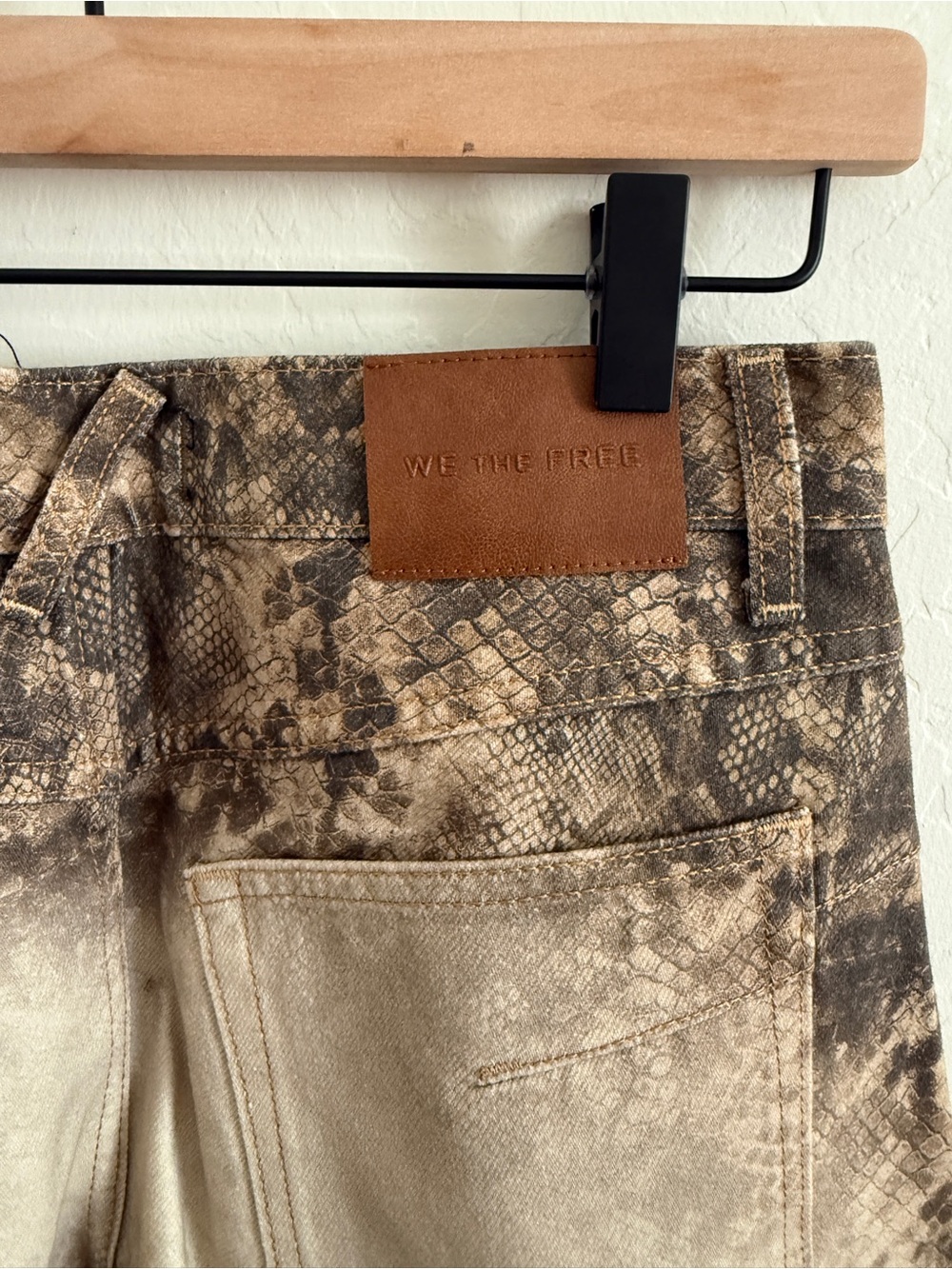 Free People We The Free Fable Printed Low-Rise Twisted Bowed Jeans - Picture 5 of 5